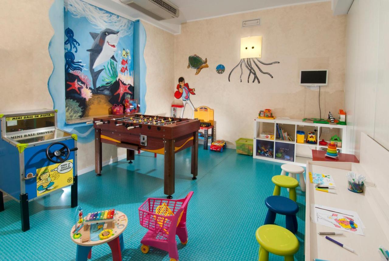 Hotel Prestige Cattolica Kültér fotó