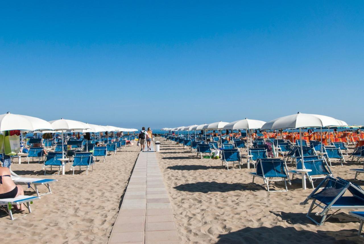 Hotel Prestige Cattolica Kültér fotó