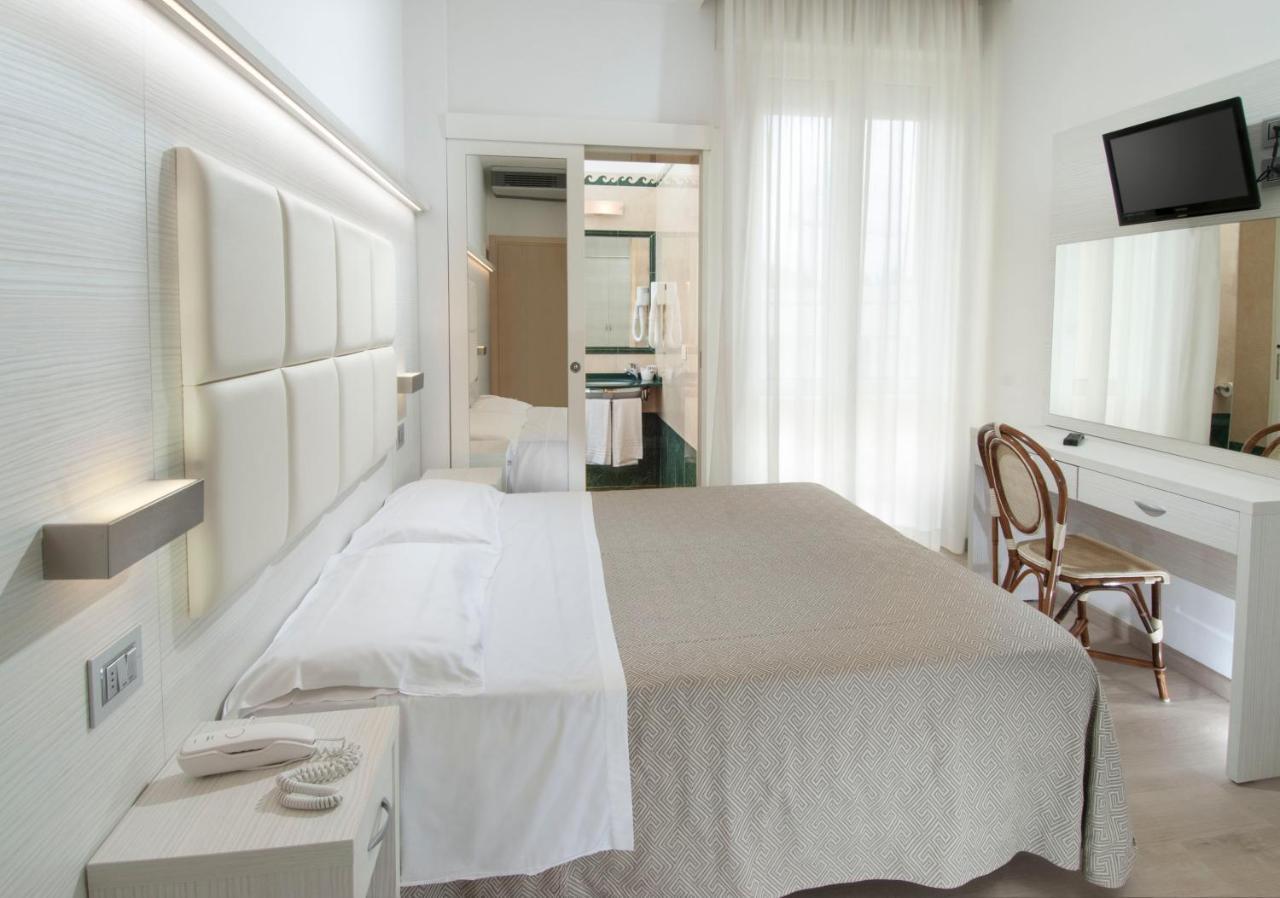 Hotel Prestige Cattolica Kültér fotó