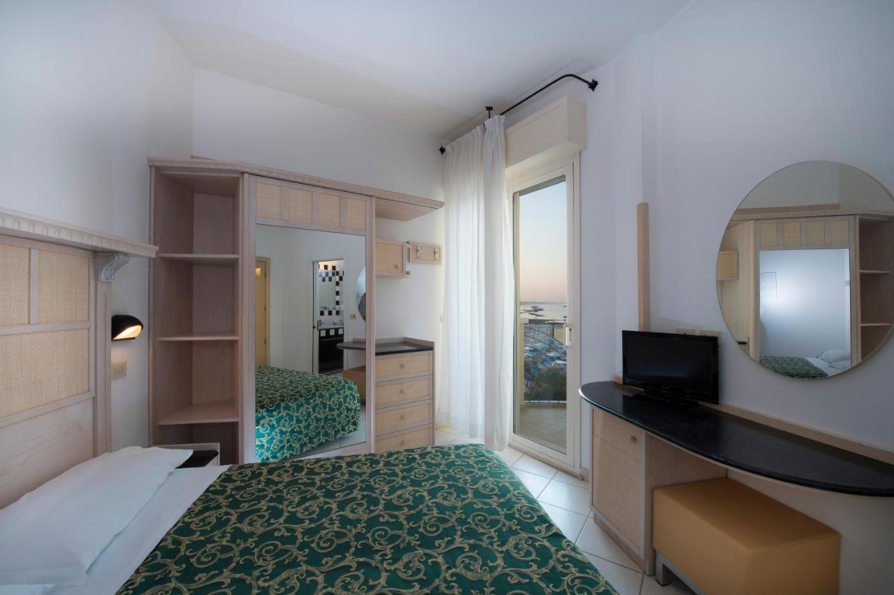 Hotel Prestige Cattolica Kültér fotó