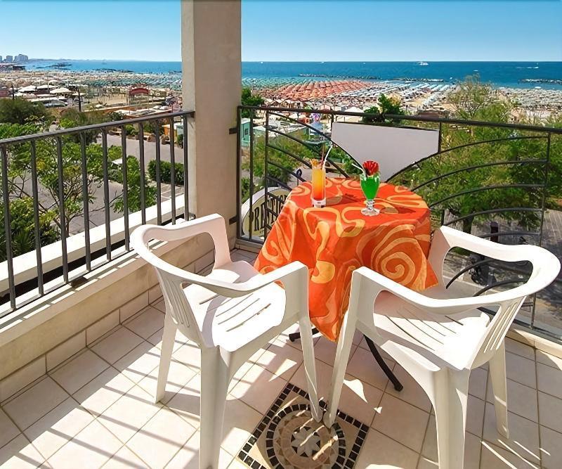 Hotel Prestige Cattolica Kültér fotó