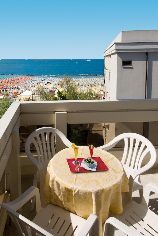 Hotel Prestige Cattolica Szoba fotó