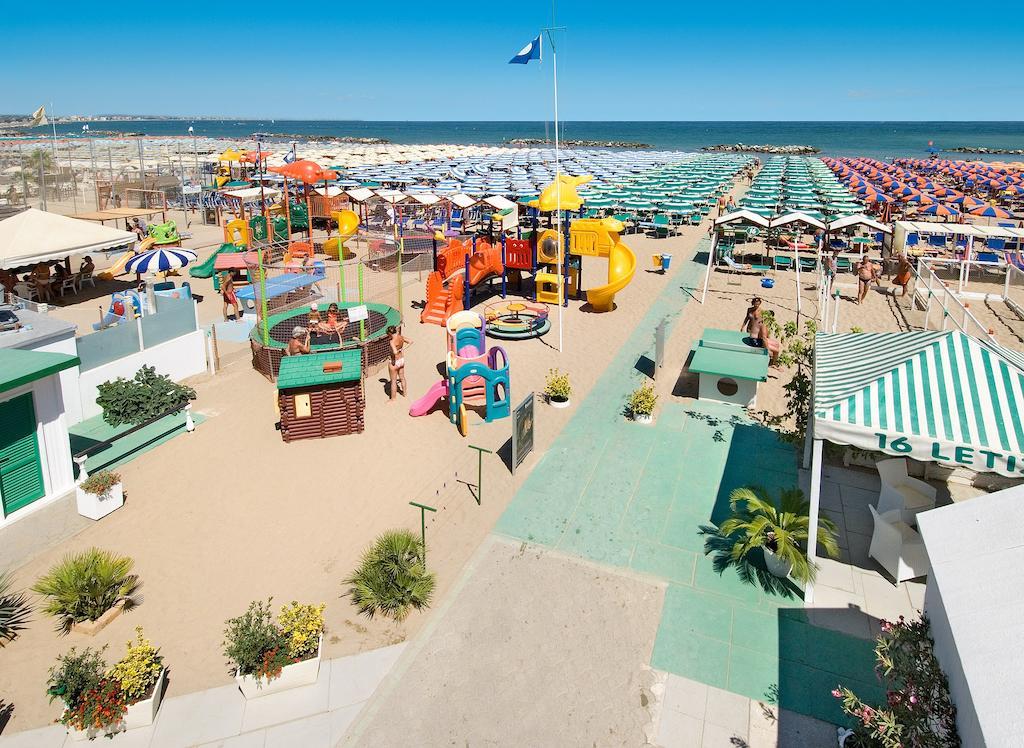 Hotel Prestige Cattolica Kültér fotó