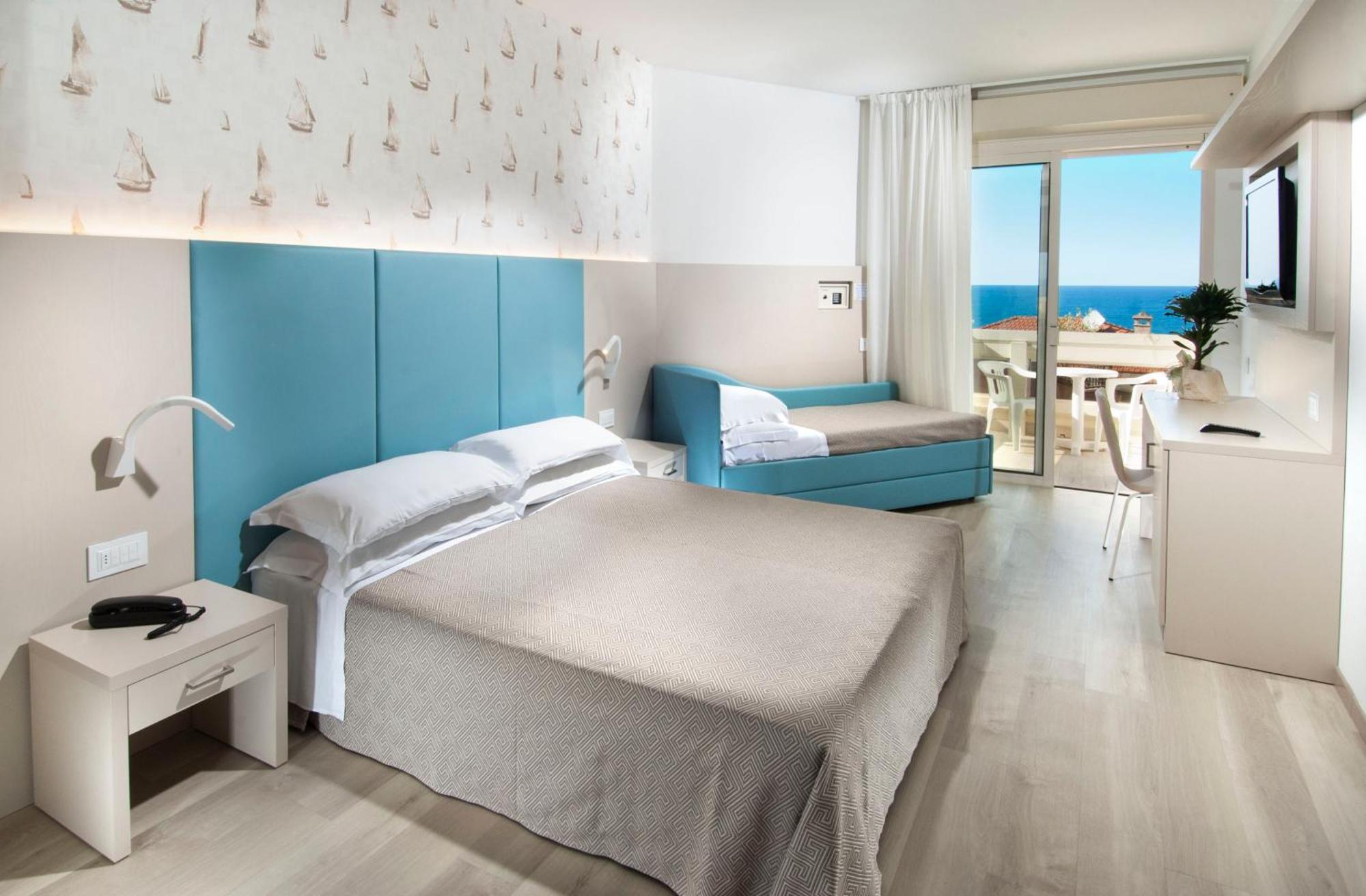 Hotel Prestige Cattolica Kültér fotó