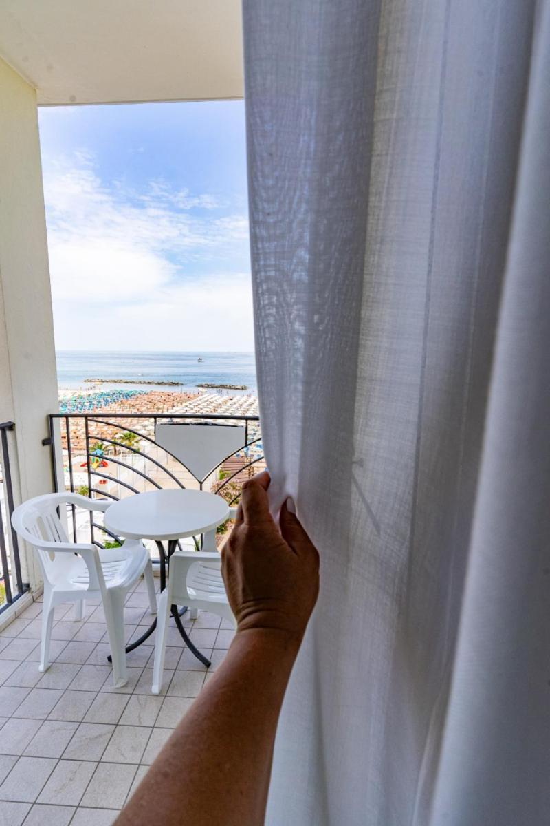 Hotel Prestige Cattolica Kültér fotó