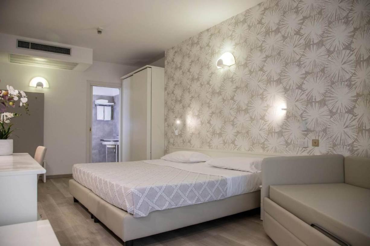 Hotel Prestige Cattolica Kültér fotó