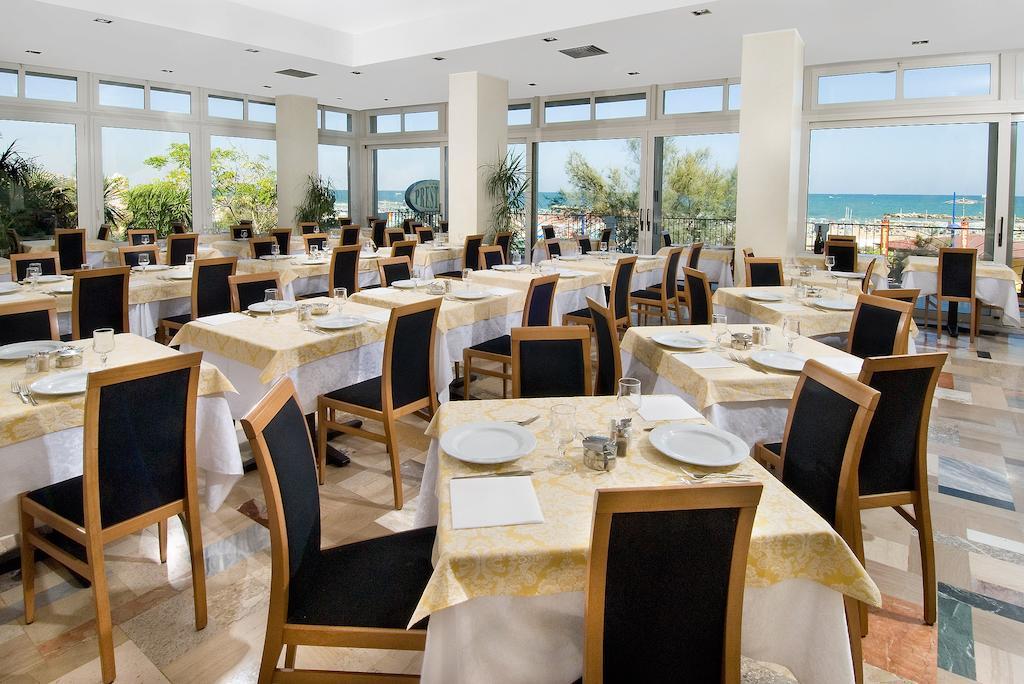 Hotel Prestige Cattolica Kültér fotó