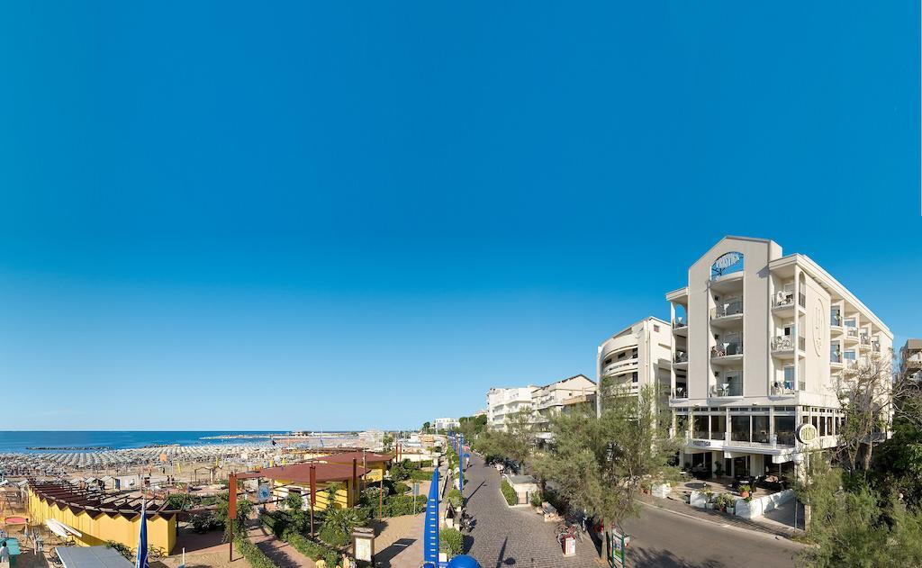 Hotel Prestige Cattolica Kültér fotó