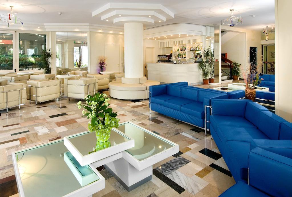 Hotel Prestige Cattolica Kültér fotó