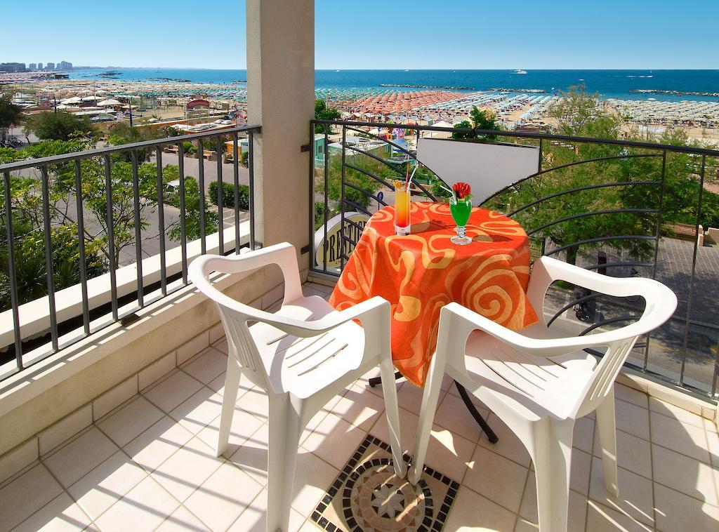 Hotel Prestige Cattolica Kültér fotó