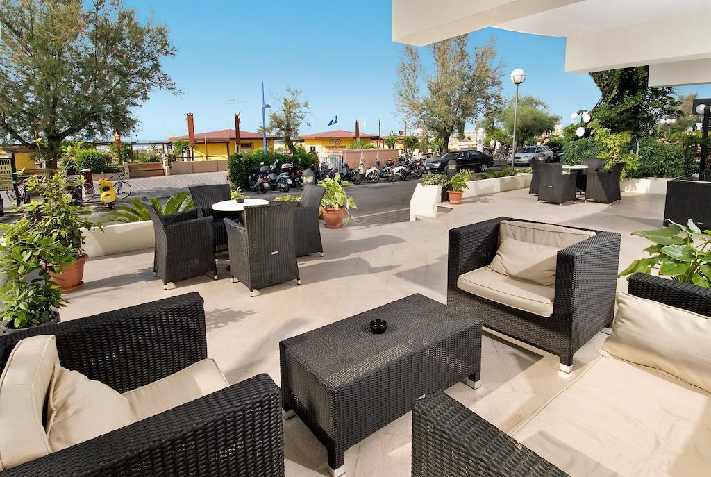 Hotel Prestige Cattolica Kültér fotó