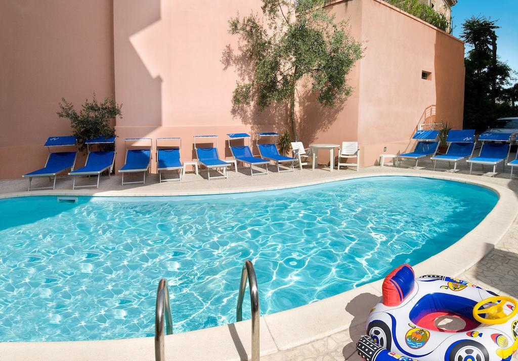 Hotel Prestige Cattolica Kültér fotó