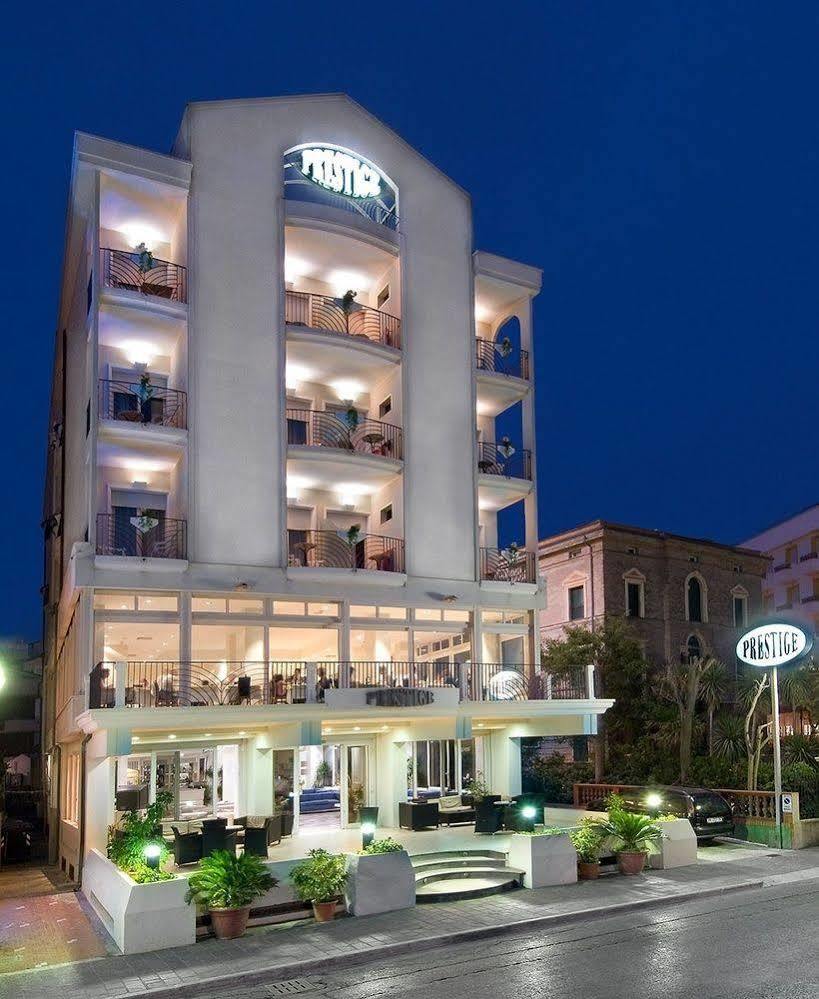 Hotel Prestige Cattolica Kültér fotó